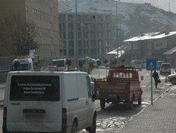 Trafik levhasına park engeli