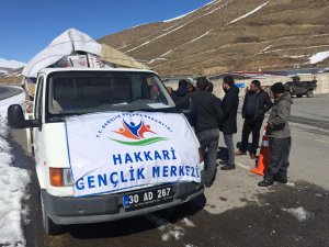 Gençlik Merkezinden Başkale'ye Yardım Eli