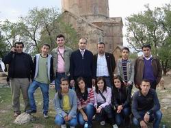 HAKKARİ'Lİ GENÇLER GÖKYÜZÜNDE UÇTU