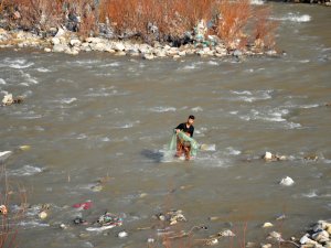 Sular yükseldi, balıkçılar derelere akın etti