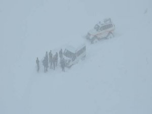 Van-Hakkari kara yolu ulaşıma kapandı