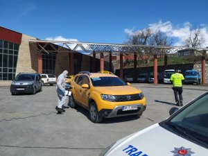 Hakkari’de ticari taksiler dezenfekte edildi