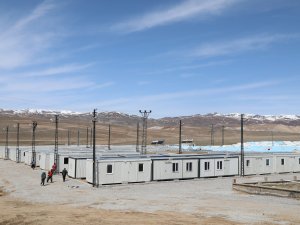 Başkale’de konteyner kente yerleşim başladı