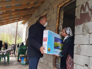 Çukurca Belediyesinden 10 aileye televizyon