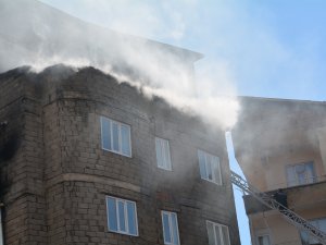 Hakkari’de korkutan yangın