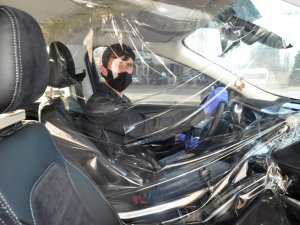 Taksiciden koronavirüse karşı brandalı tedbir