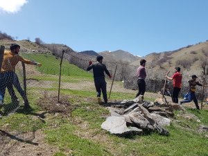 Belde sakinlerinden mezarlık seferberliği