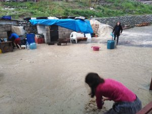 Hakkari'de dereler taştı