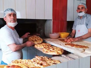 Ramazan Pidesi Çakır fırında alınır