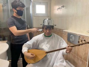 Türkücü ‘tas tıraşı’ oldu