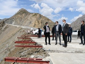 Vali Akbıyık Zap vadisinde incelemede bulundu