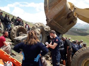 Traktörün altında kalan sürücü kurtarıldı