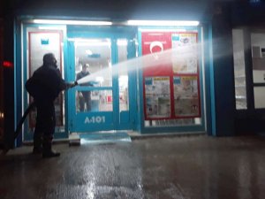 Hakkari’de gece yarısı caddeler yıkandı