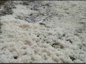 Üzümcü köyünde kar gibi dolu yağdı