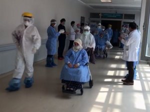 3 hasta alkışlarla servise alındı