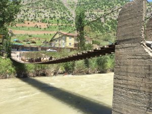 40 yıl önce yapılan tahta köprüler