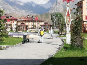 Çocuk parkları dezenfekte edildi