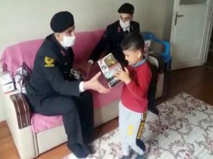 Şehit çocuğunun isteğini jandarma unutmadı