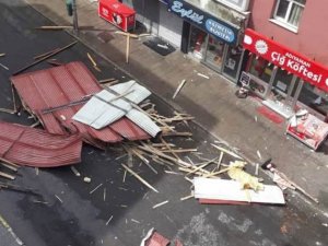 Fırtına can aldı: 1 ölü, 1 yaralı