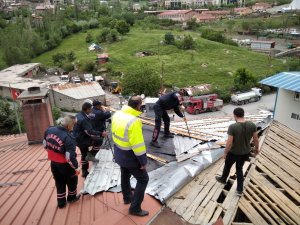 Vatandaşın imdadına belediye ekibi yetişti