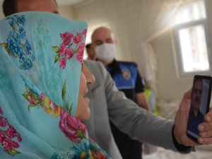 Akbıyık, şehit aileleri ile görüntülü görüşü