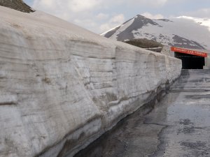 Mayıs ayında kar manzarası