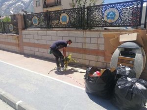 Belediye temizliyor, vatandaş kirletiyor