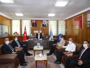 Adıyaman ailesinden Vali Akbıyık’a ziyaret