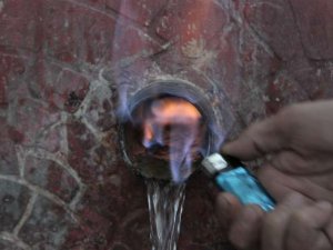 Bu çeşmenin suyu alev alev yanıyor