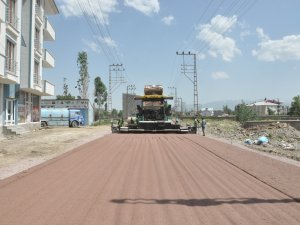 Yüksekova’da yol çalışması devam ediyor