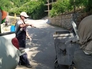 Çöp konteynerleri dezenfekte ediliyor