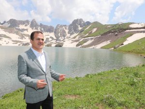 Vali Akbıyık, sat göllerinde incelemelerde bulundu