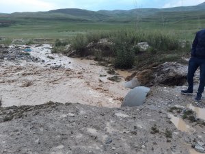 Başkale'de sel meydana geldi