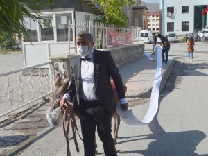 Türkiye’den en çok küfür yiyen sanatçı benim