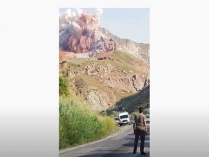 Hakkari-Yüksekova yolunda kontrolü patlama