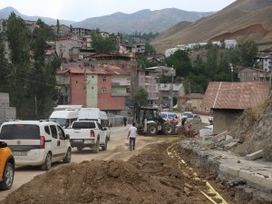 Hakkari’de doğalgaz çalışmaları sürüyor