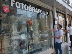 Hakkari’deki esnaftan koronavirüs temizliği