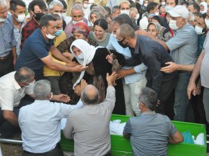 Kazada ölenler gözyaşları arasında toprağa verildi