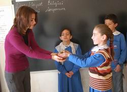 ÖĞRETMENLERE ANLAMLI HEDİYE