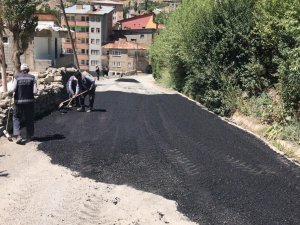 Hakkari’de yama asfalt çalışmaları sürüyor