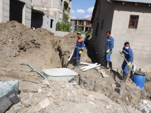 Hakkari'de 30 hane daha kanalizasyona kavuştu