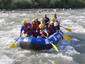 Belediye Başkanı Dündar rafting yaptı