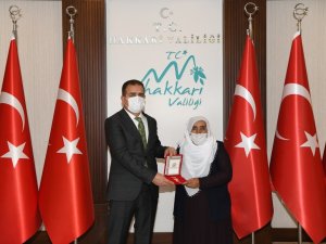 Kıbrıs Gazisi eşine madalya ve berattı tevcih edildi