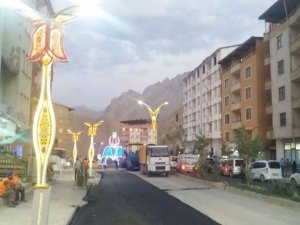 Sıcak asfalt Hakkari yollarına çok yakıştı