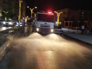 Dezenfekte ve yol yıkama çalışması