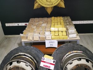 Araç lastiklerinde uyuşturucu fışkırdı
