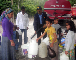 SEL MAĞDURLARINA İÇME SUYU