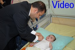 VALİ TÜRKER ALTIN DAĞITTI