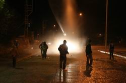 POLİS ZIRHLI ARAÇLARLA MÜDAHALLE ETTİ