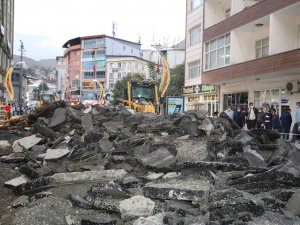 Cumhuriyet caddesinde asfalt hazırlıkları başladı